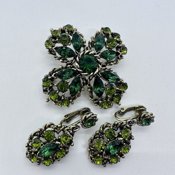 Weiss Maltese Cross Vintage Brooch Clip On Earrings Set Green Gold Toned Signed - Picture 1 of 12